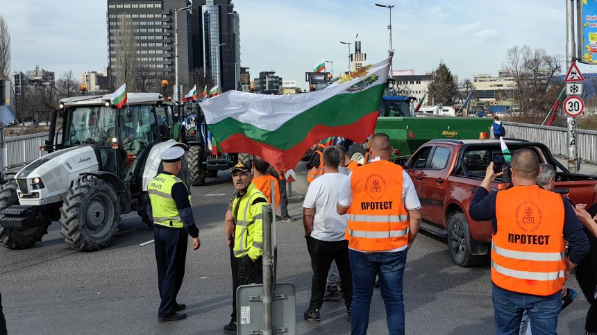 Земеделските блокади продължават и днес - ето къде спират трафика