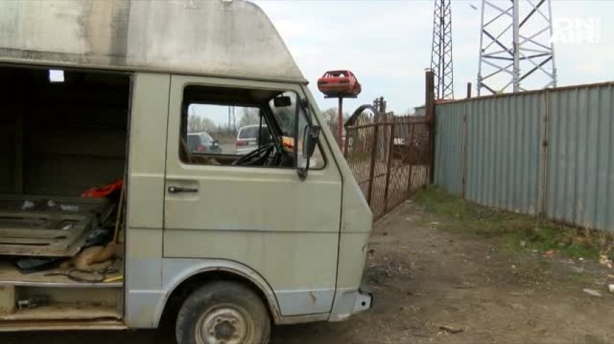 Откраднаха караваната на Руди Люберс - за малко да я нарежат за скрап