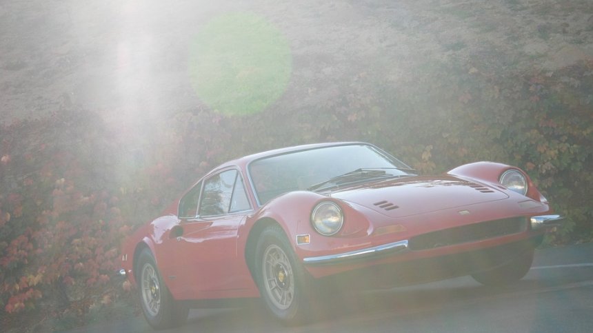 САЩ: Мъж си купи къща без да я разгледа... в гаража ѝ откри Ferrari