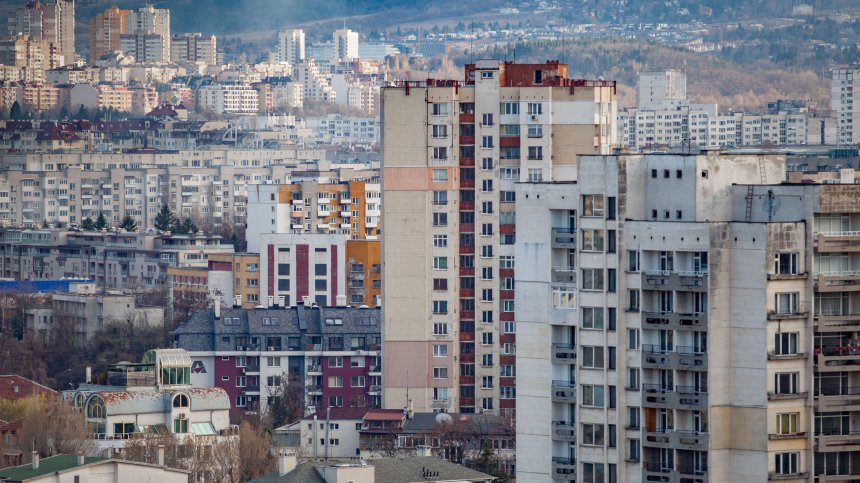 Имотният пазар: Рекордни сделки в София и бум на купуване на жилища по Черноморието