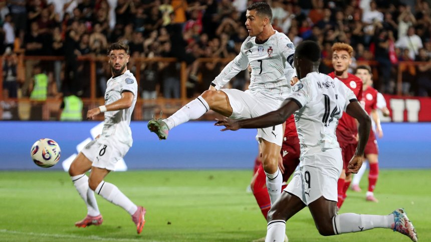 Португалия разби Армения с 5:0, Кристиано Роналдо вкара гол №140