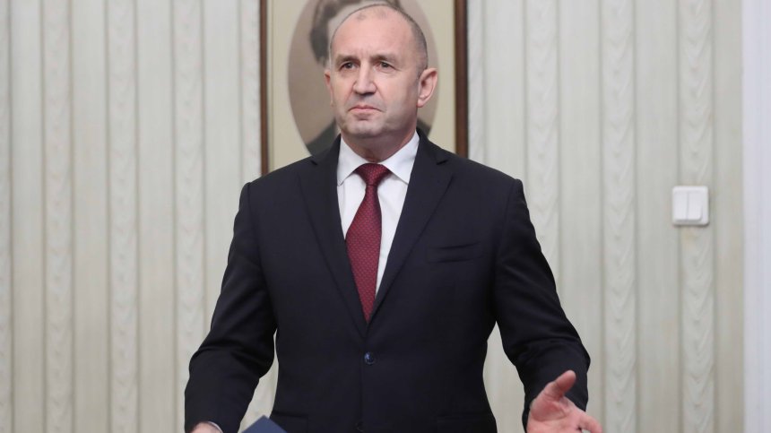Политолози: Радев ще се яви на тези избори, Йотова няма да реди кабинет без него