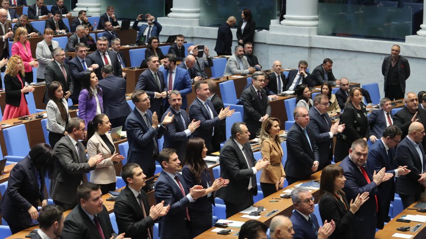 Депутатите приеха окончателно на второ четене удължителния закон за бюджета