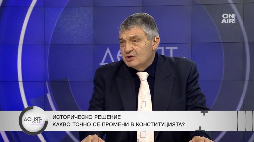 Николай Свинаров: Орязаните права на президента бяха изпросени от самия него