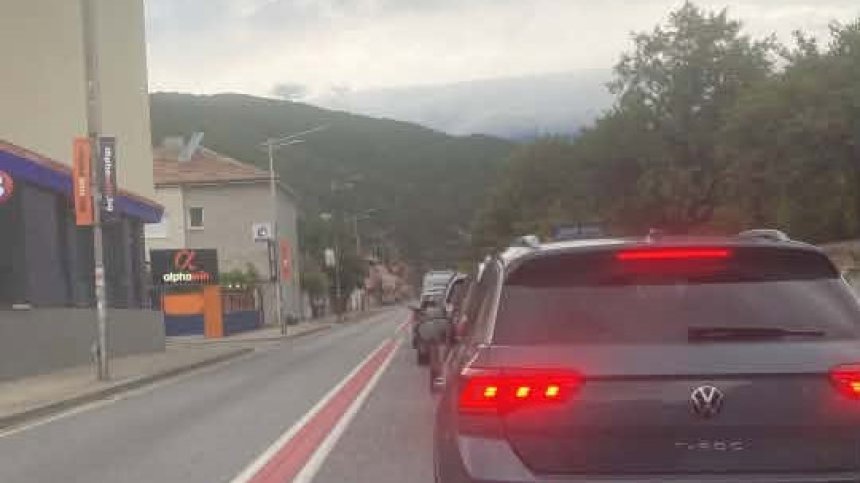Верижна катастрофа предизвика километрично задръстване в района на Кресна