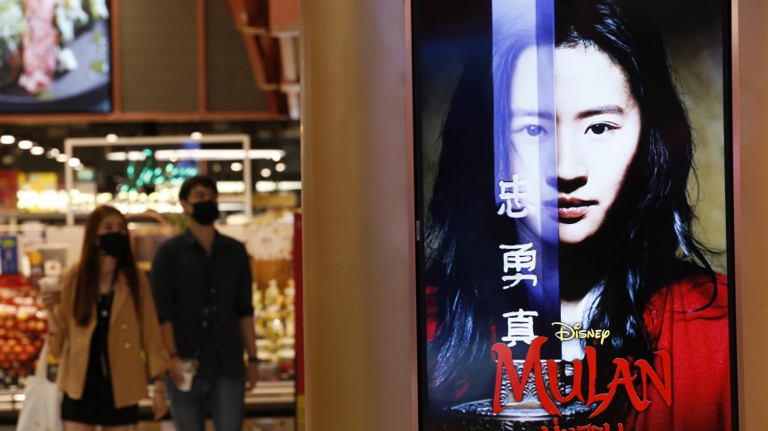 "Мулан" се превръща в повод за недоволство, вместо в кинохит