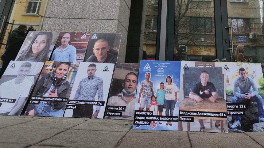 Войната по пътищата: За 1 г. деца, колкото един клас, са убити в катастрофи
