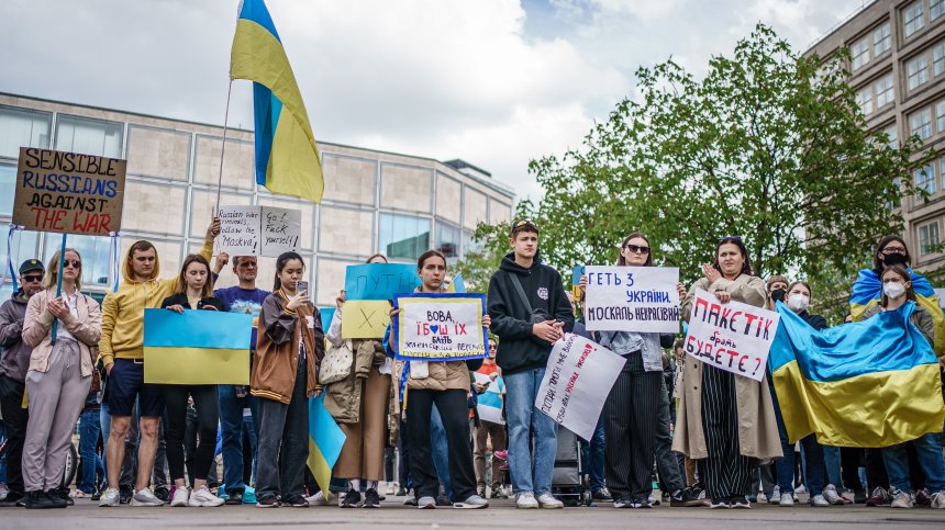 Украинците в Германия получават социални помощи като за германски граждани