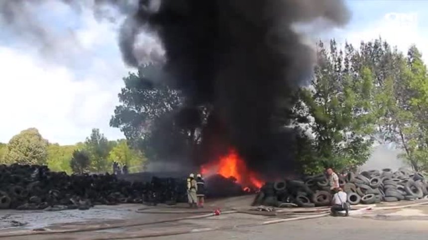 Тонове автомобилни гуми горяха в Шумен