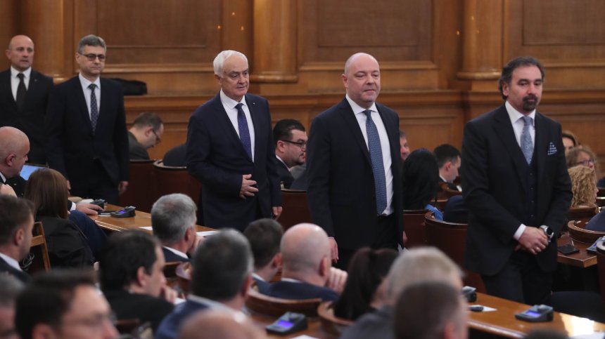 НС изслуша проф. Габровски, придружен от кандидатите за министри