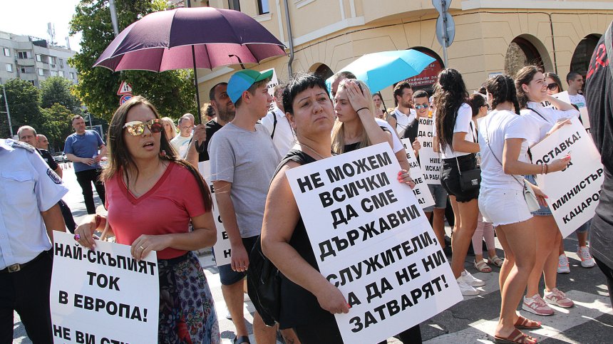 Ресторантьори на протест в Пловдив, искат оставката на Кацаров