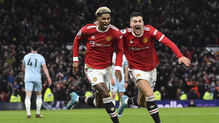 С гол в последната секунда "Юнайтед" измъкна 3-те точки срещу "Уест Хям"