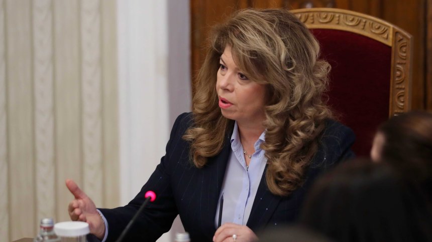 Йотова: Никой не ме информира за делегацията и целите на посещението в Украйна
