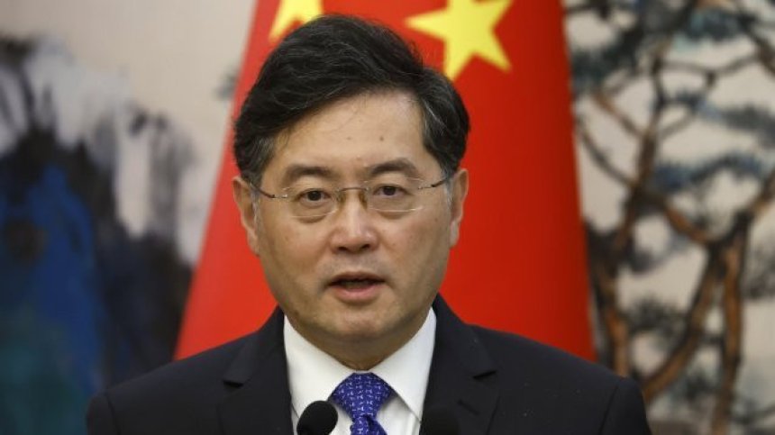 Уволнен и в неизвестност - къде е бившият китайски външен министър?