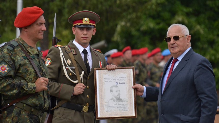 ЗАД "Армеец" връчи награда на най-добрия випускник на Националния военен университет