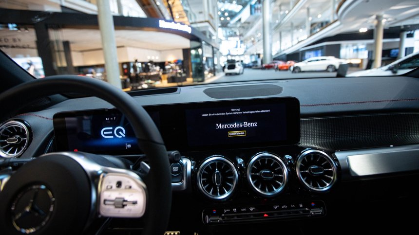Mercedes изумява с нови технологии за сигурност и удобство