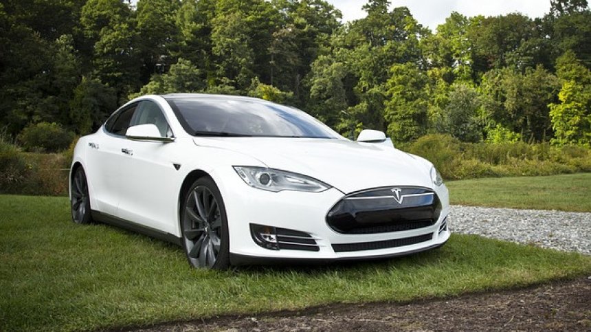 Завод на Tesla със заповед да остане затворен