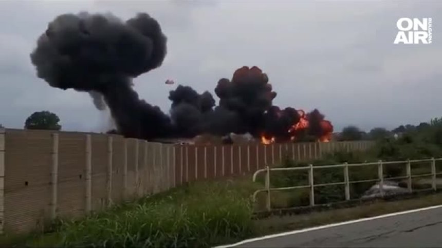 Военен самолет се разби в кола в Италия, загинало е 5-годишно дете (+ВИДЕО)