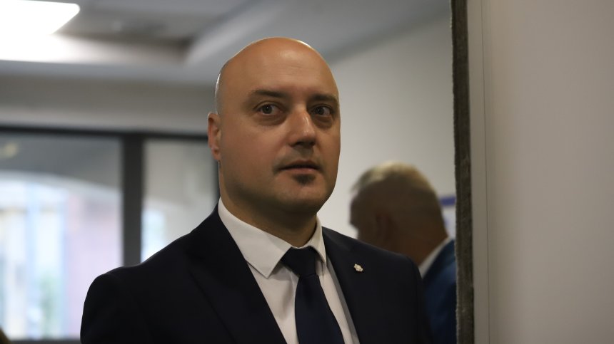 Правната комисия в НС изслушва министър Славов заради Сарафов