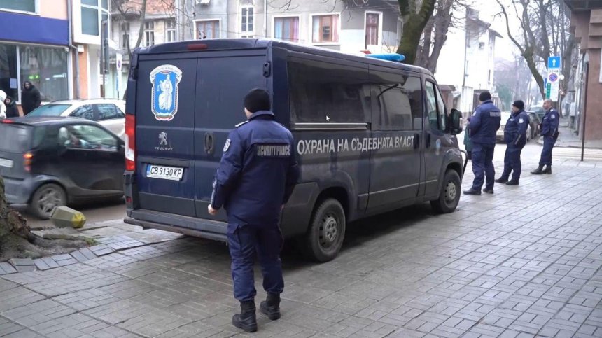 След протести в Лом: Отново задържаха обвиняемия за блудство с дете