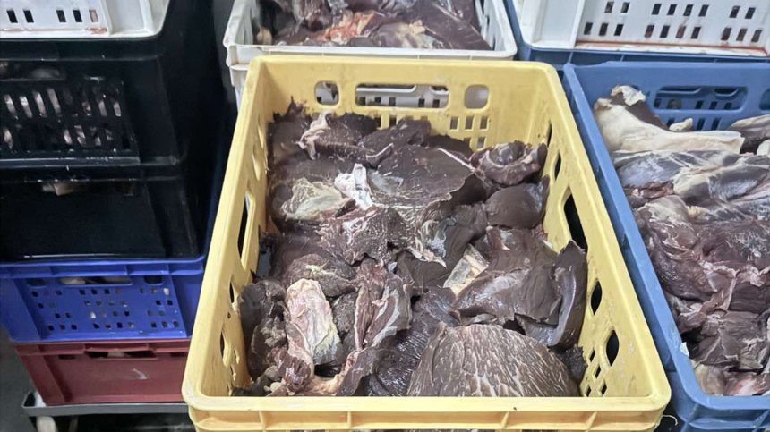 Развалено месо и лоша хигиена: БАБХ спря стотици килограми в Хасково