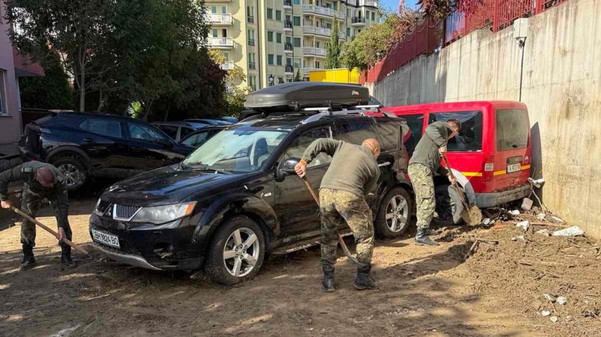 Пускат собствениците до имотите им след наводнението в Елените