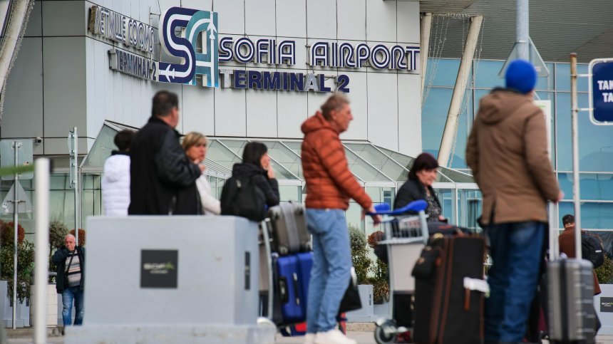 Протест блокира улиците около Терминал 2 на летище София