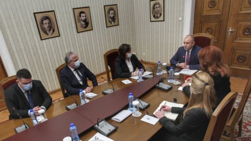 Консултациите на "Дондуков" 2 - на висок тон, с остри реплики и нападки