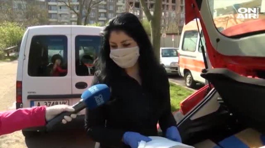 Благороден жест: Дариха предпазни средства на Спешната помощ в Бургас