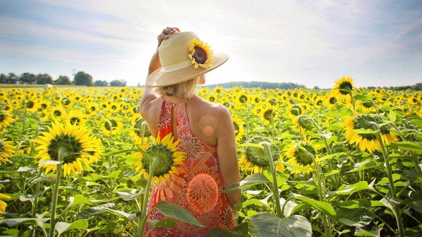 Може ли слънчевата светлина да предизвика стареене на кожата?
