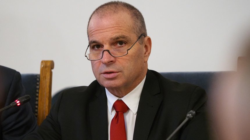 Министър Караджов: Над 30 млн. лв. са обменени в "Български пощи" за седмица
