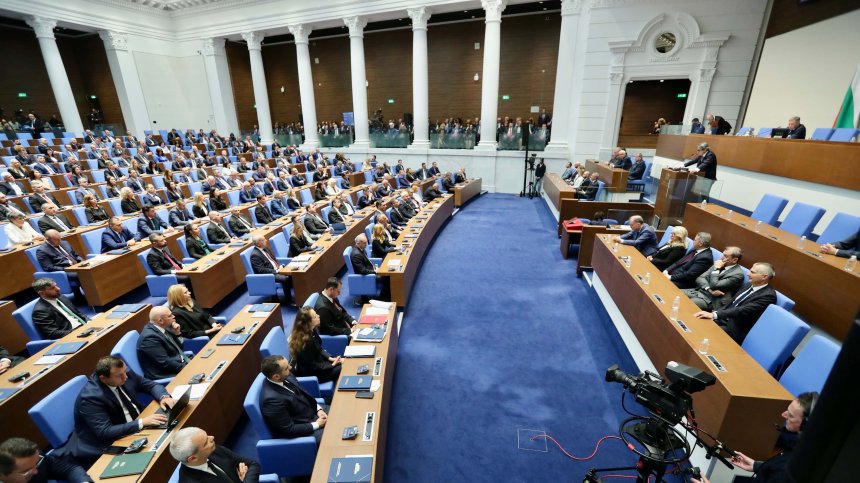 Парламентът прие на първо четене бюджетите на ДОО и НЗОК след сериозно напрежение (ВИДЕО)