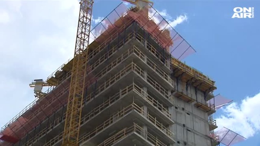 Спряха строежа на небостъргач в София, проверяват Боил Банов