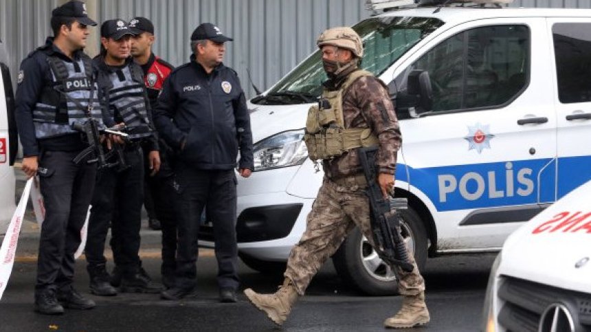 Турски граничари откриха малък самолет, скрит в ТИР, на границата с България