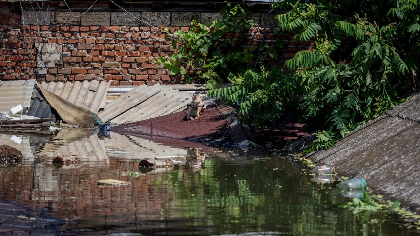 Язовирна стена се скъса в руски град, домове са под вода