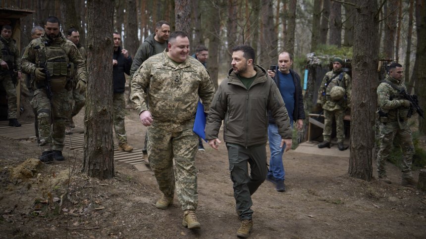 Зеленски освободи помощника си и редица свои съветници