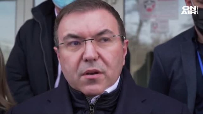 Министър Ангелов след смъртния случай: Спирането на AstraZeneca е превантивна мярка