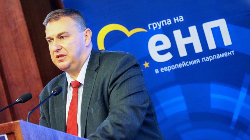Емил Радев: Възможна е терористична заплаха, ЕС трябва да отсява мигрантите