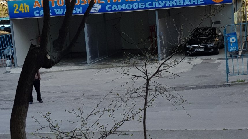 Helpbook: Шум, струпване на хора, музика от автомивка в София