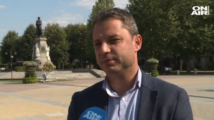 Депутатите гласуват оставката на Делян Добрев