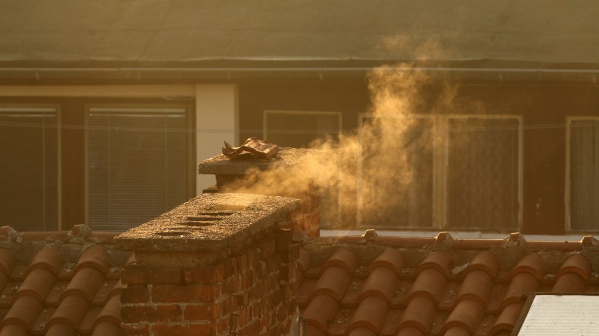 Helpbook оплакване: Съсед гори боклуци и трови въпреки молбите