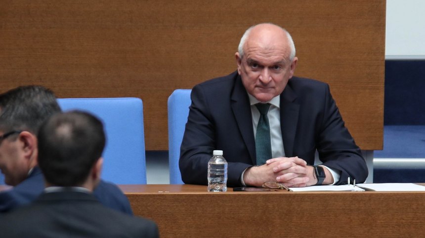Главчев: Предложих на президента Радев да поема външното министерство