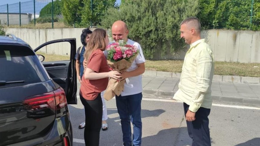 "Добре дошла в родината": Илхан Кючюк посрещна Нургюл Салимова от Баку на границата