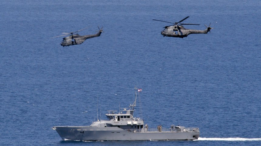 Двама моряци от ВМС на САЩ са арестувани за споделяне на информация с Китай