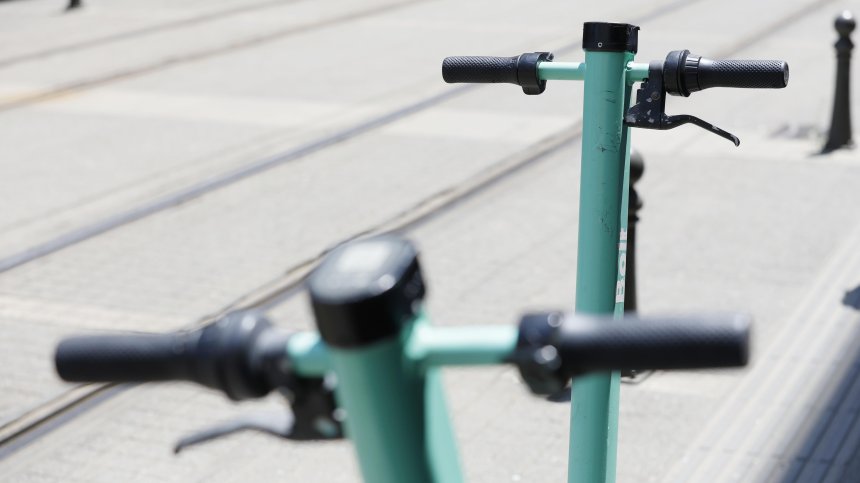 Нови правила за ел. тротинетки: Само по светло и с "Гражданска отговорност"