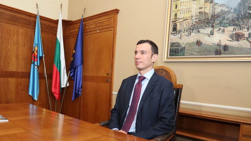 Терзиев дари заплатата си, остави за себе си само 1 лев