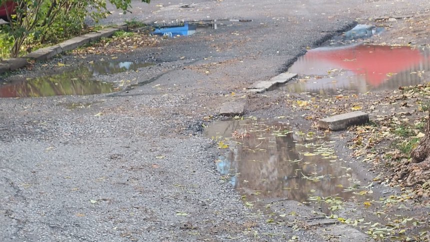 Квартал в София: Разбити настилки, занемарени площи, липса на кошчета...