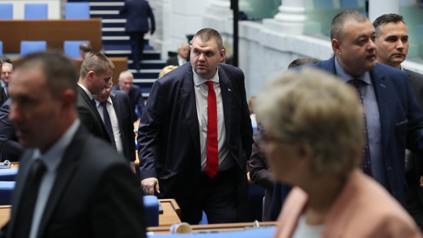 Депутати от "ДПС-Ново начало" и "Възраждане" са готови да дадат имунитетите си