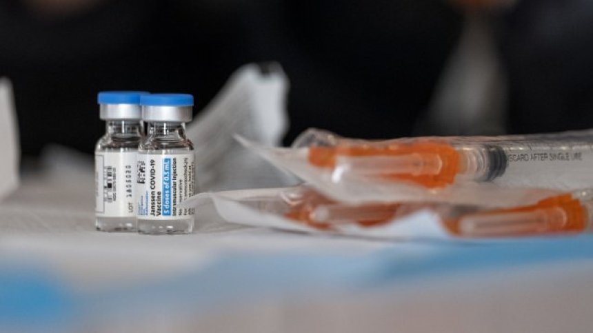 Страничните ефекти на ваксината на J&J  са засегнали жени между 18 и 48 г. в САЩ