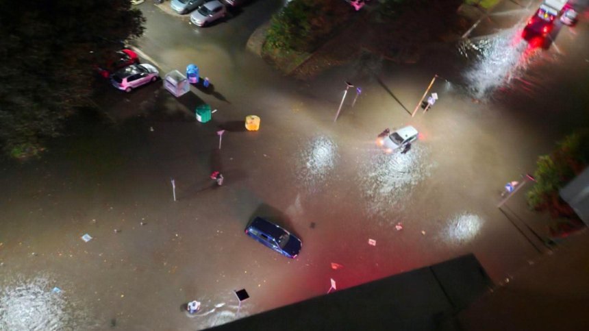 Царево обяви бедствено положение, улици и булеварди в Бургас са под вода (+ВИДЕО)